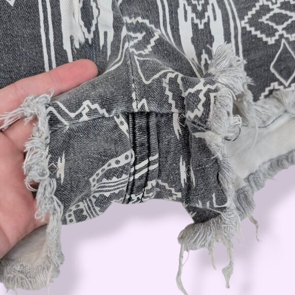 Billabong Aztec Lite Hearted Shorts - Picture 4 of 7